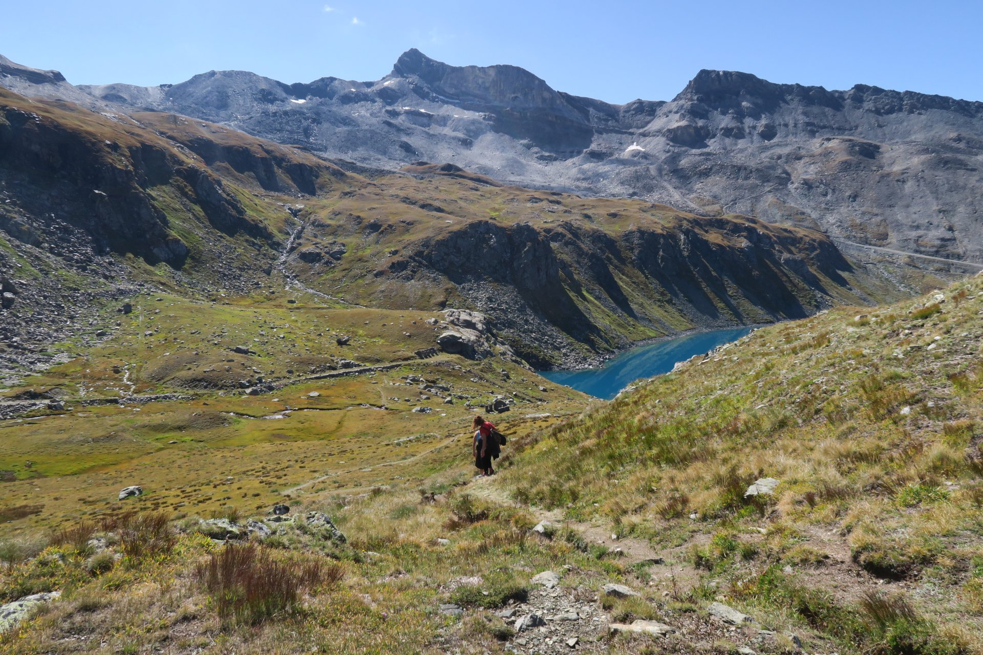 In discesa verso il Lago Goillet