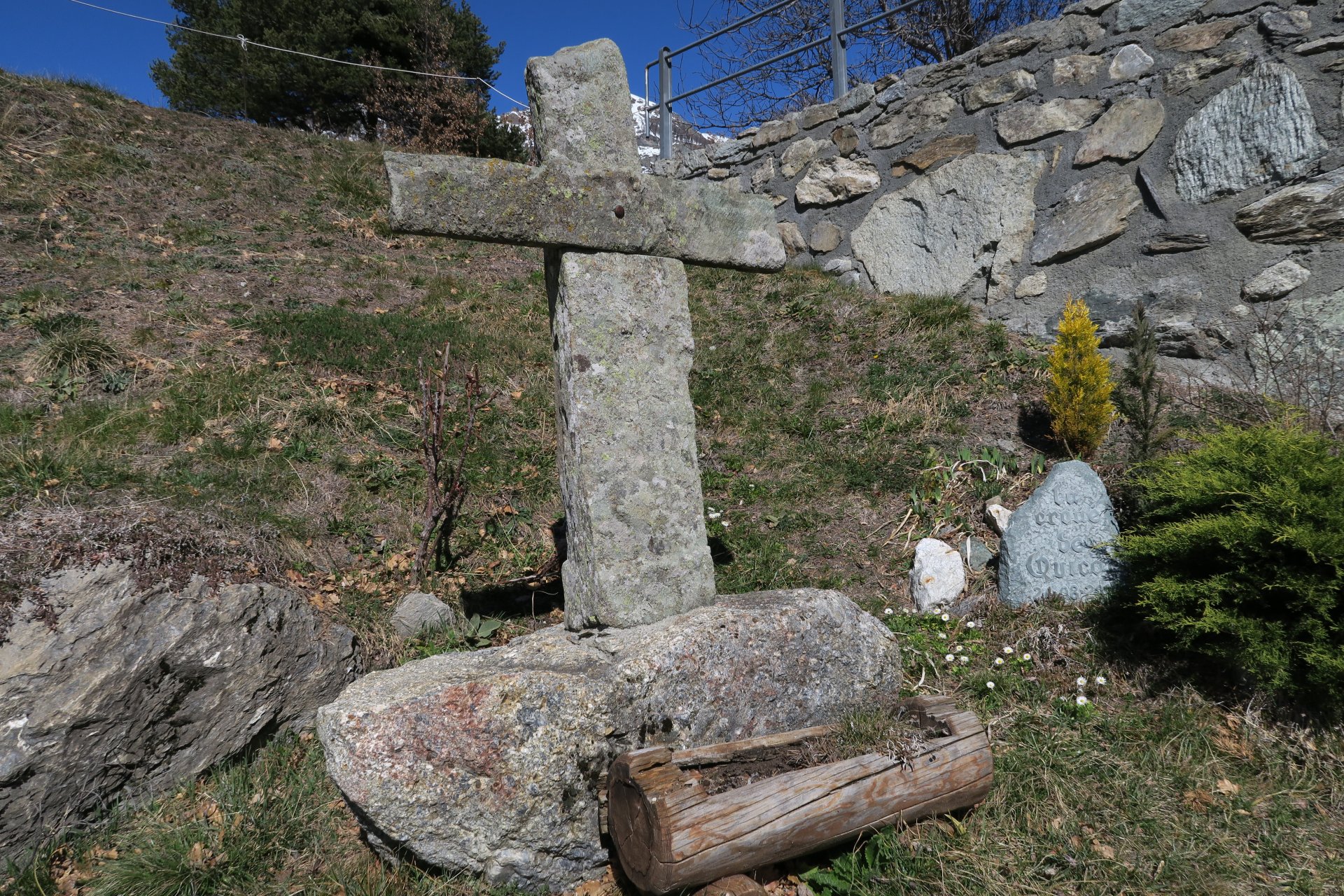 Croce in pietra