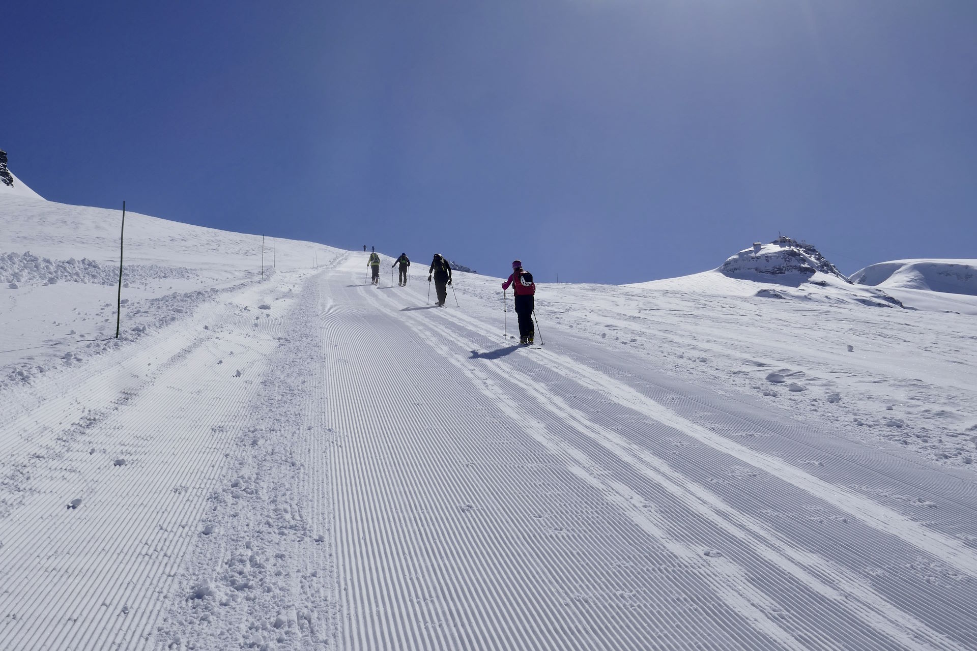 Scialpinisti in salita verso il Teodulo