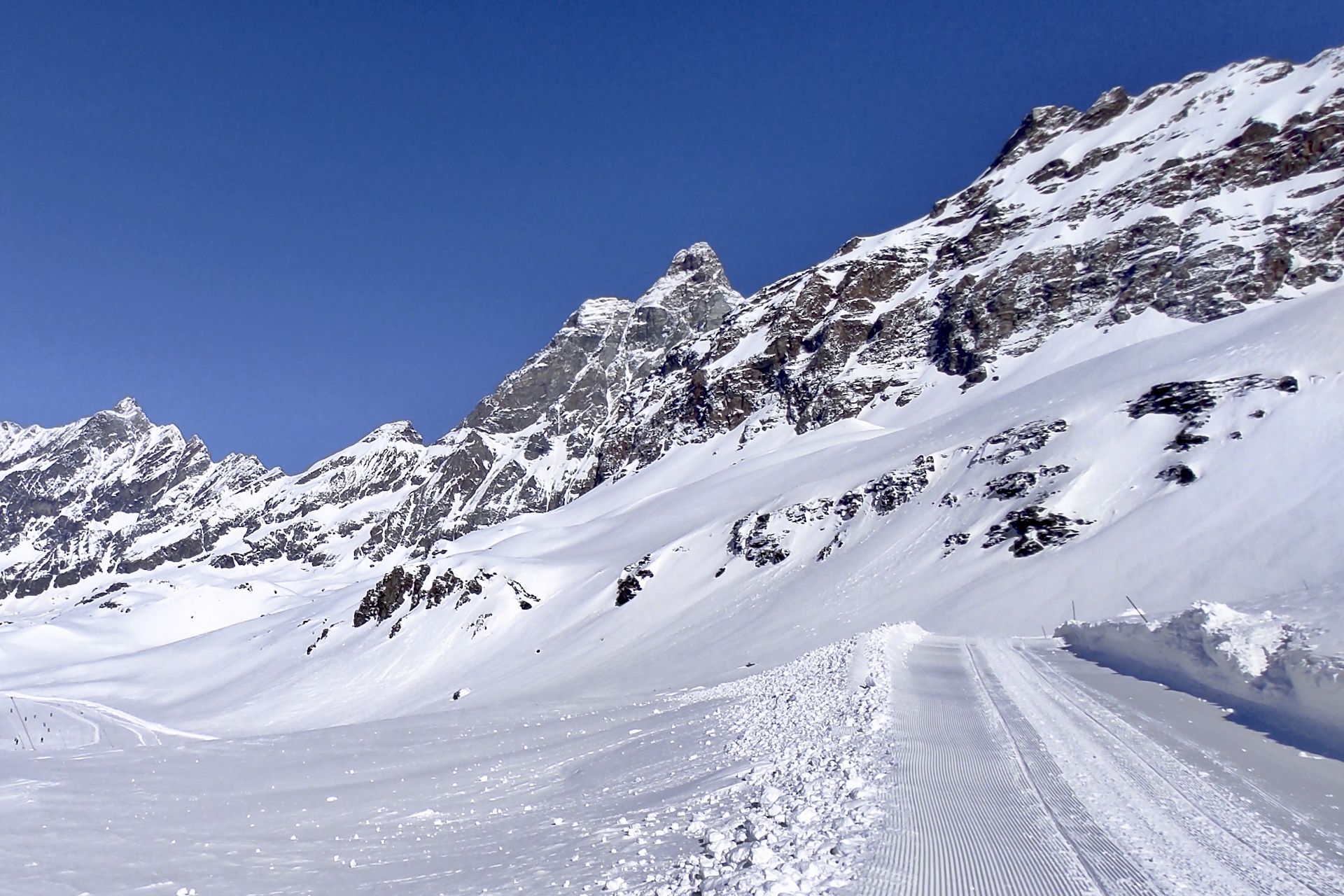 Si attraversa verso le Cime Bianche